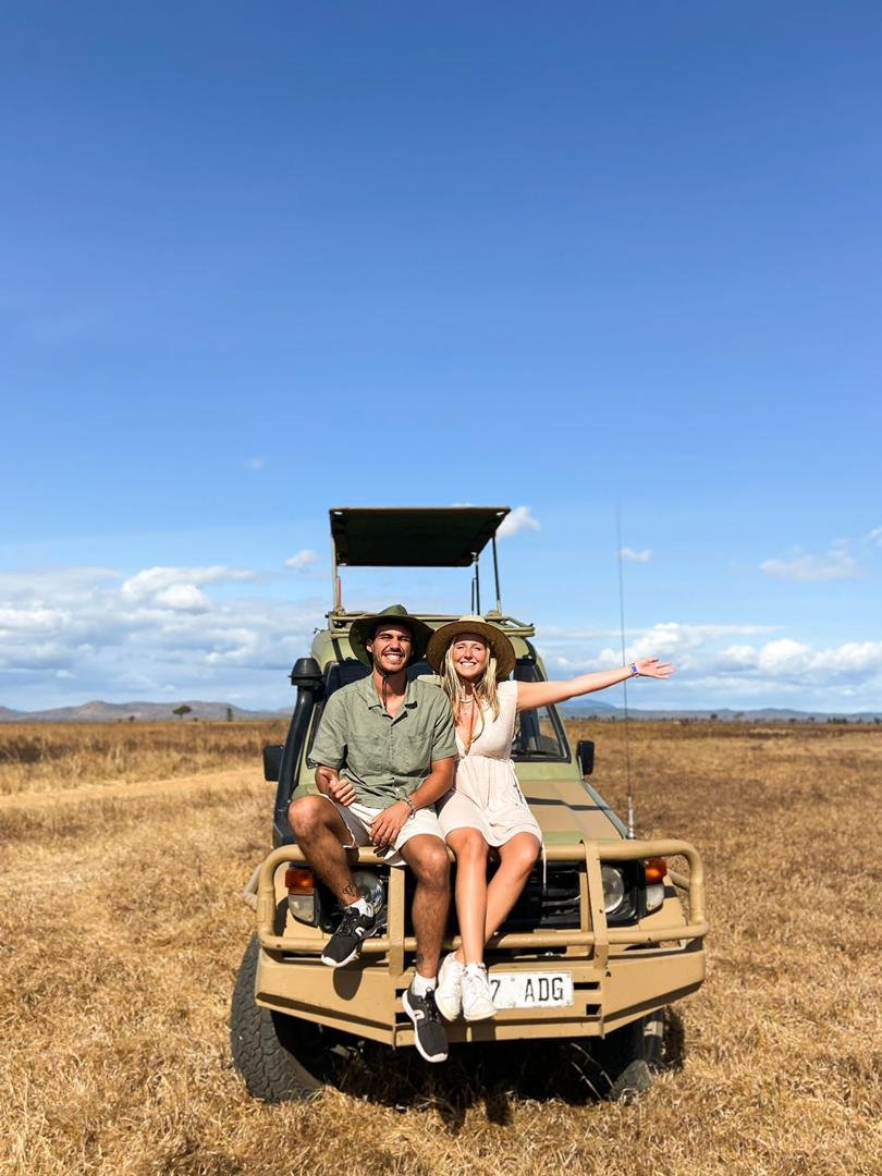 Lui Tours And Safaris Logo