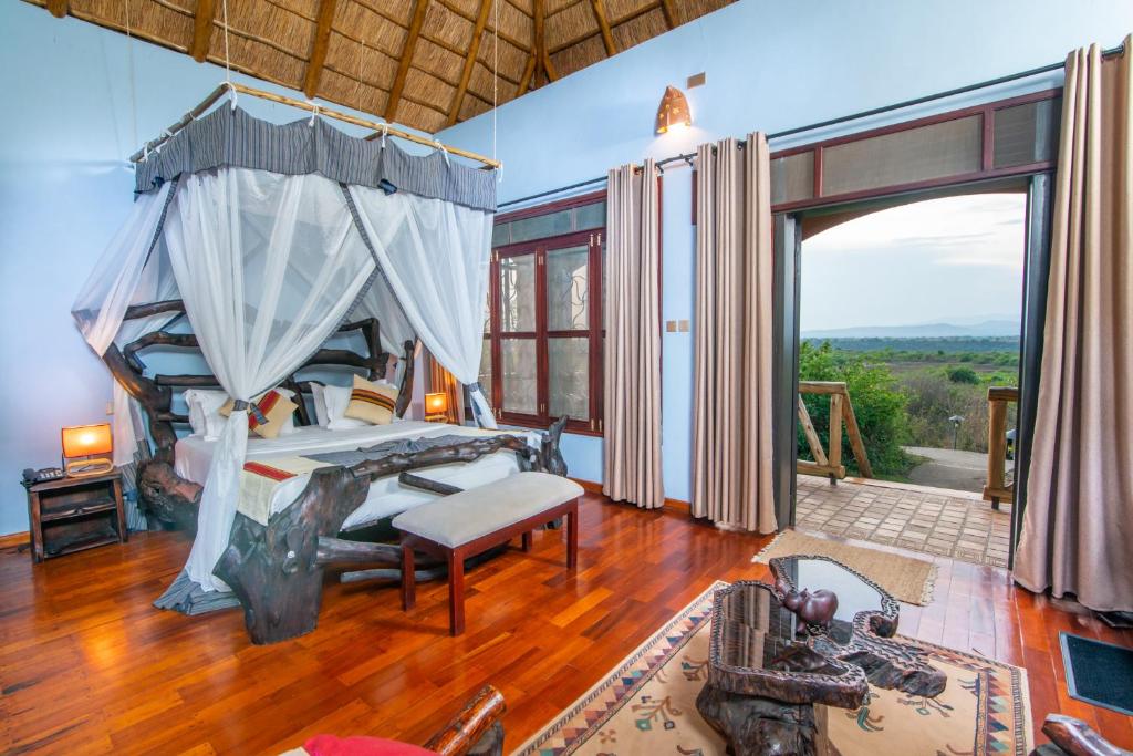 6-Day Uganda Wildlife, Chimpanzee and Gorilla Tracking Safari gallery image