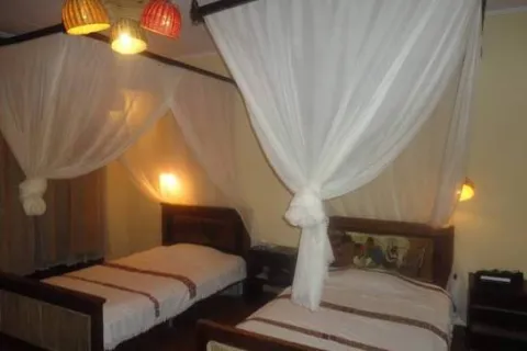 Emerald Lodge