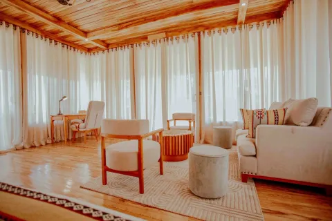 Into Wild Africa Luxury Lodge