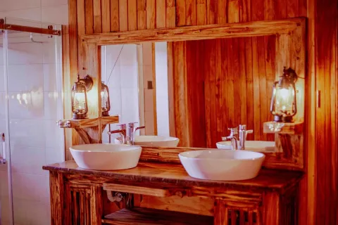 Into Wild Africa Luxury Lodge