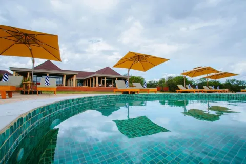 Into Wild Africa Luxury Lodge