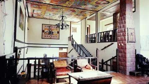 Top Twelve Hotel