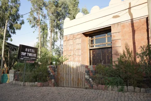 Top Twelve Hotel