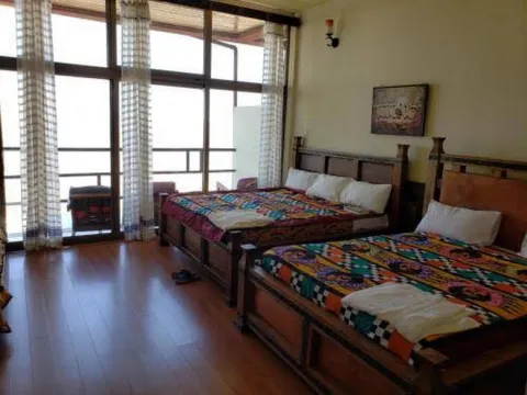 Top Twelve Hotel