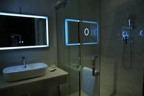 Check Inn Hotel