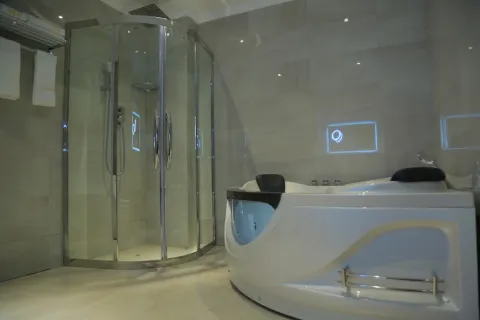 Check Inn Hotel