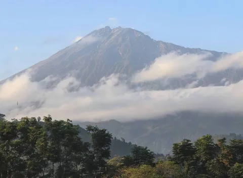 3-Day Mountain Meru Trekking gallery image