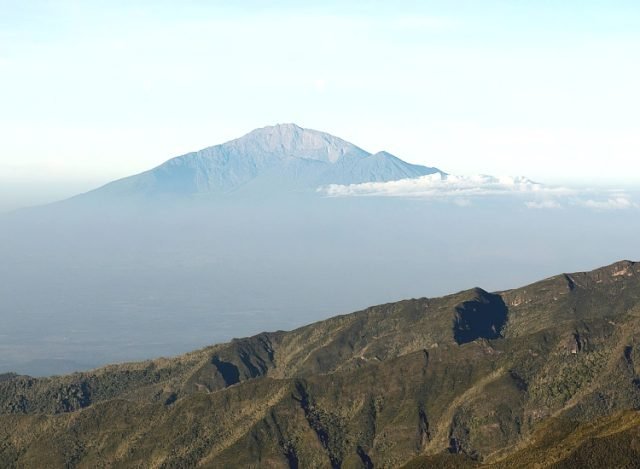 4-Day Mount Meru Trekking Tour: safari tour