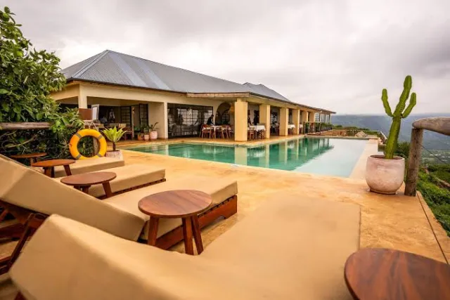 4-Day Fly- In Serengeti, Ngorongoro Crater and Tarangire safari tour