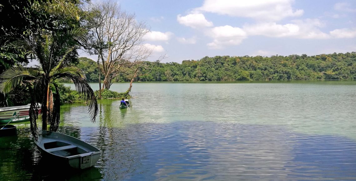 1-Day Lake Duluti Canoeing Day Trip