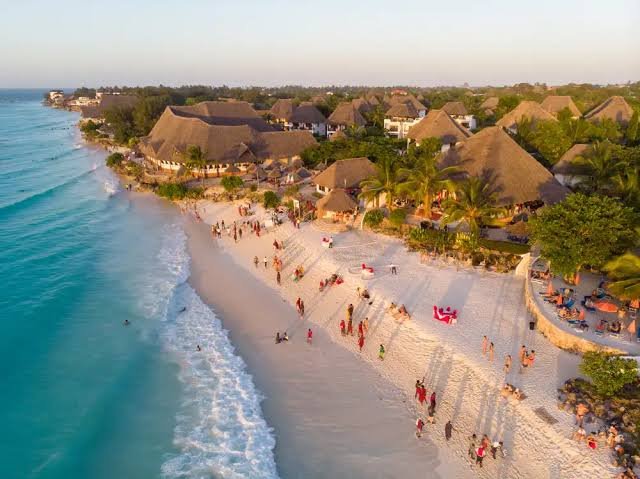 10-Day Luxury Honeymoon Safari & Zanzibar Beach Holiday gallery image